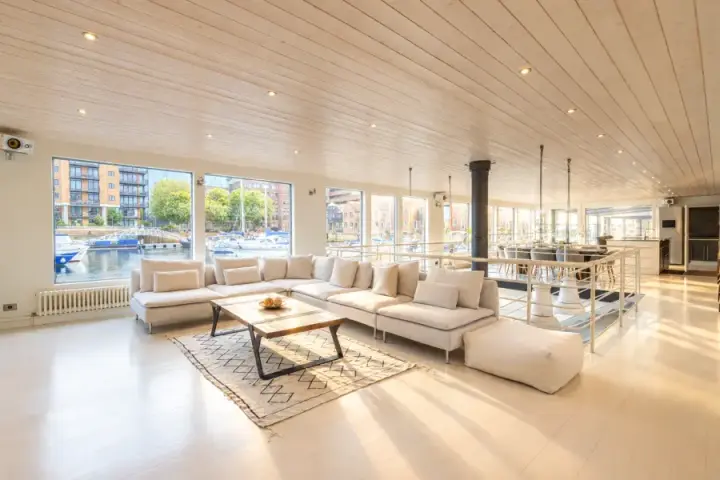 Britain's biggest houseboat in London Bridge – photo 11
